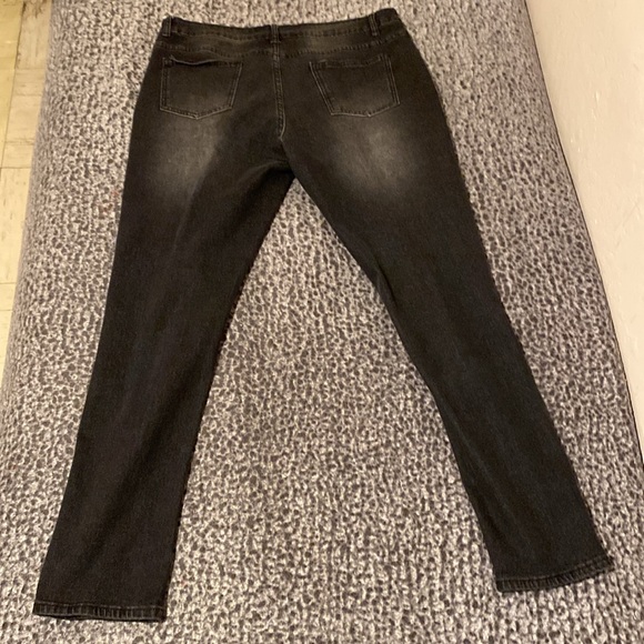 Men Ripped Jeans - Picture 2 of 3